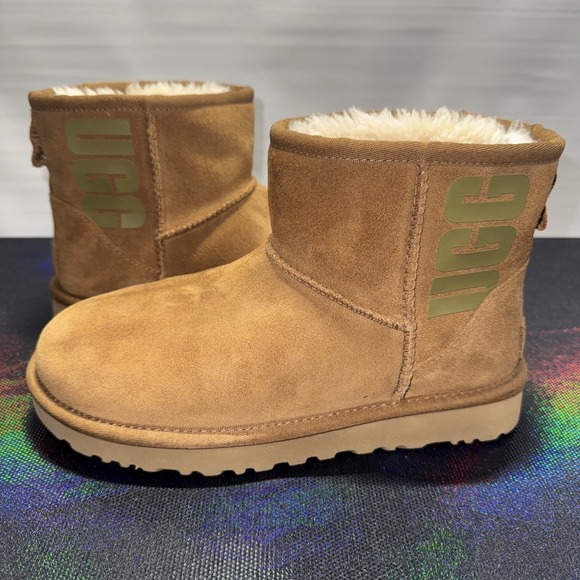 UGG Boots Women's Size 6 Chestnut Classic Mini Rubber Logo - Picture 9 of 10